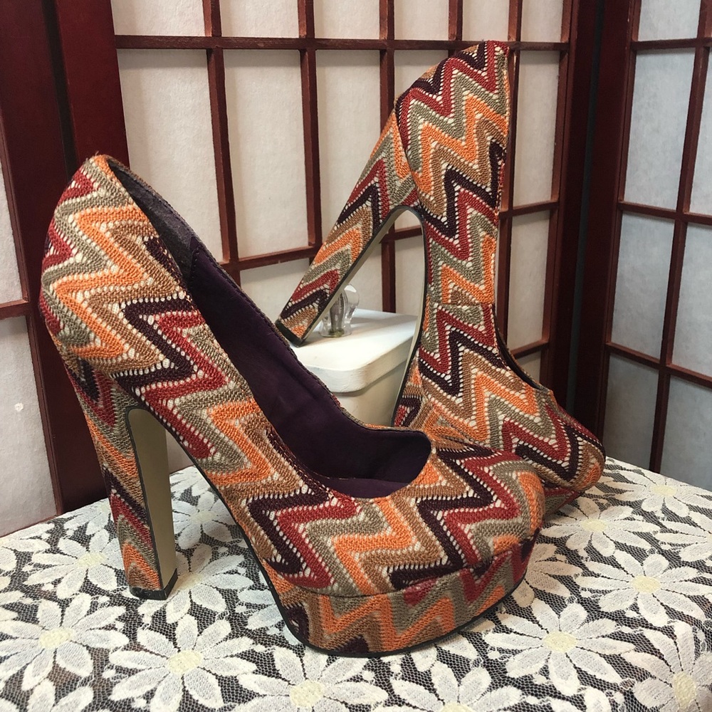 Steve Madden Fall Chevron Platform 5.5” Heels Sz 6